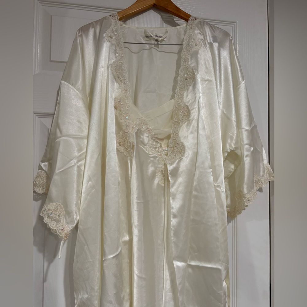 🌹Vintage 90s Wedding Set🌹Victoria's Secret Cream Satin Lace Robe & Nightie Set